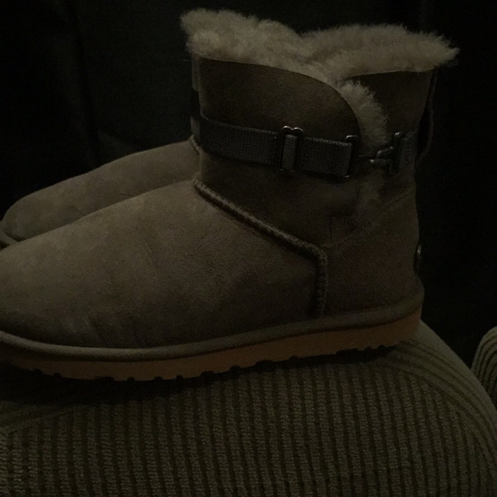 New GRAY UGGS BOOTS